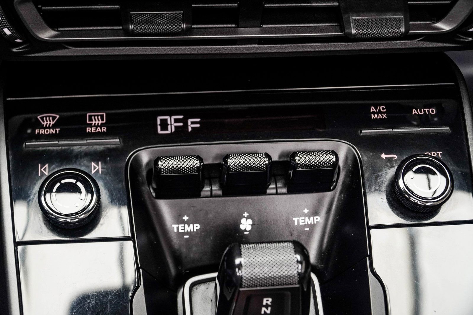 Used 2022 Porsche 911 Carrera w/ Premium Package image 28