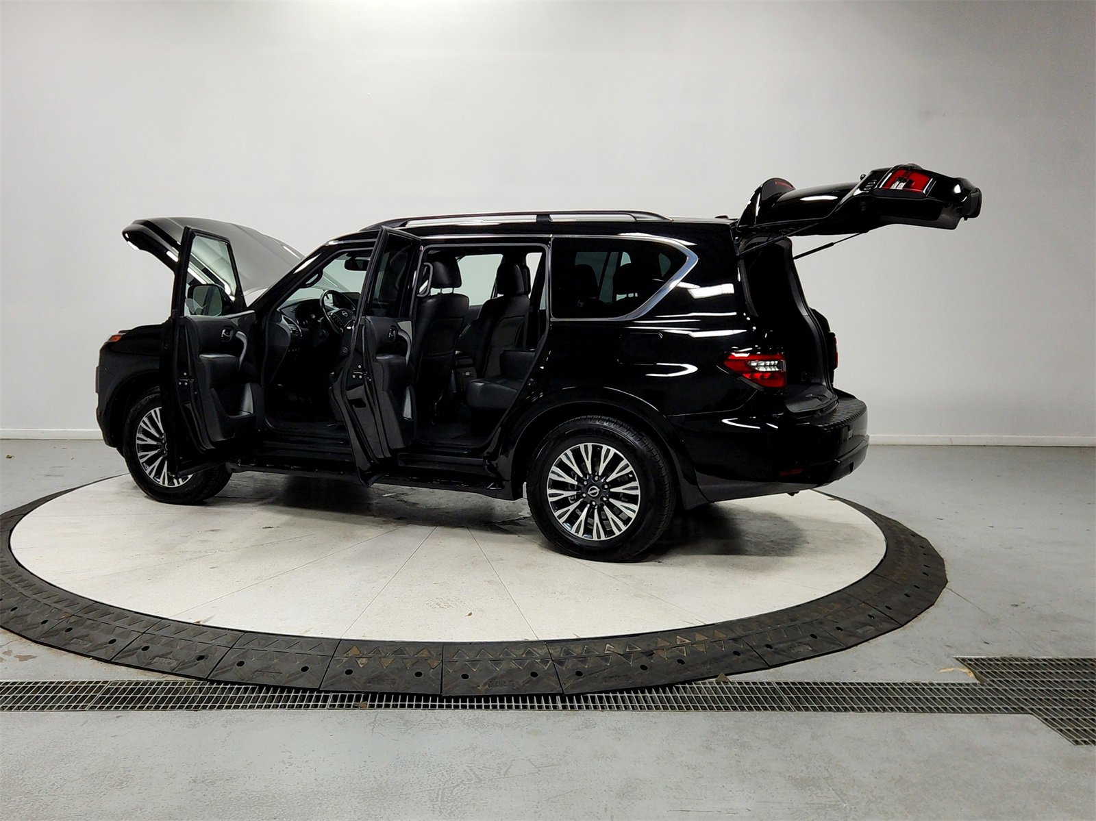 Used 2023 Nissan Armada SL w/ Midnight Edition Package image 13