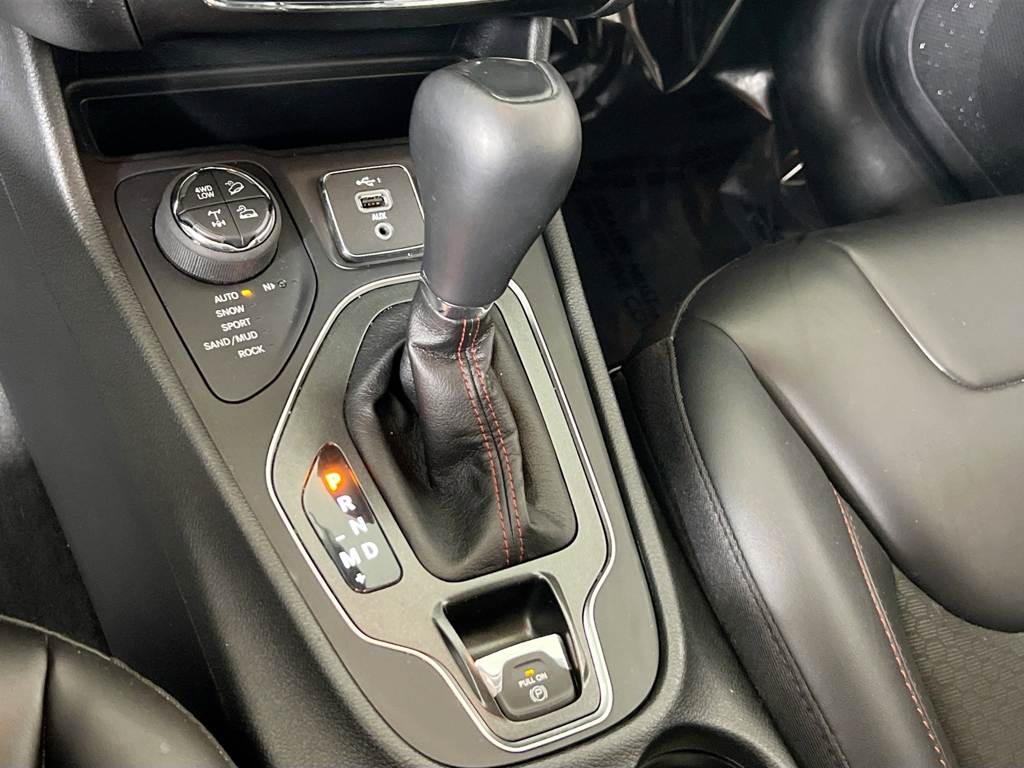 Used 2022 Jeep Cherokee Trailhawk w/ Technology Group B AWD/4WD image 16