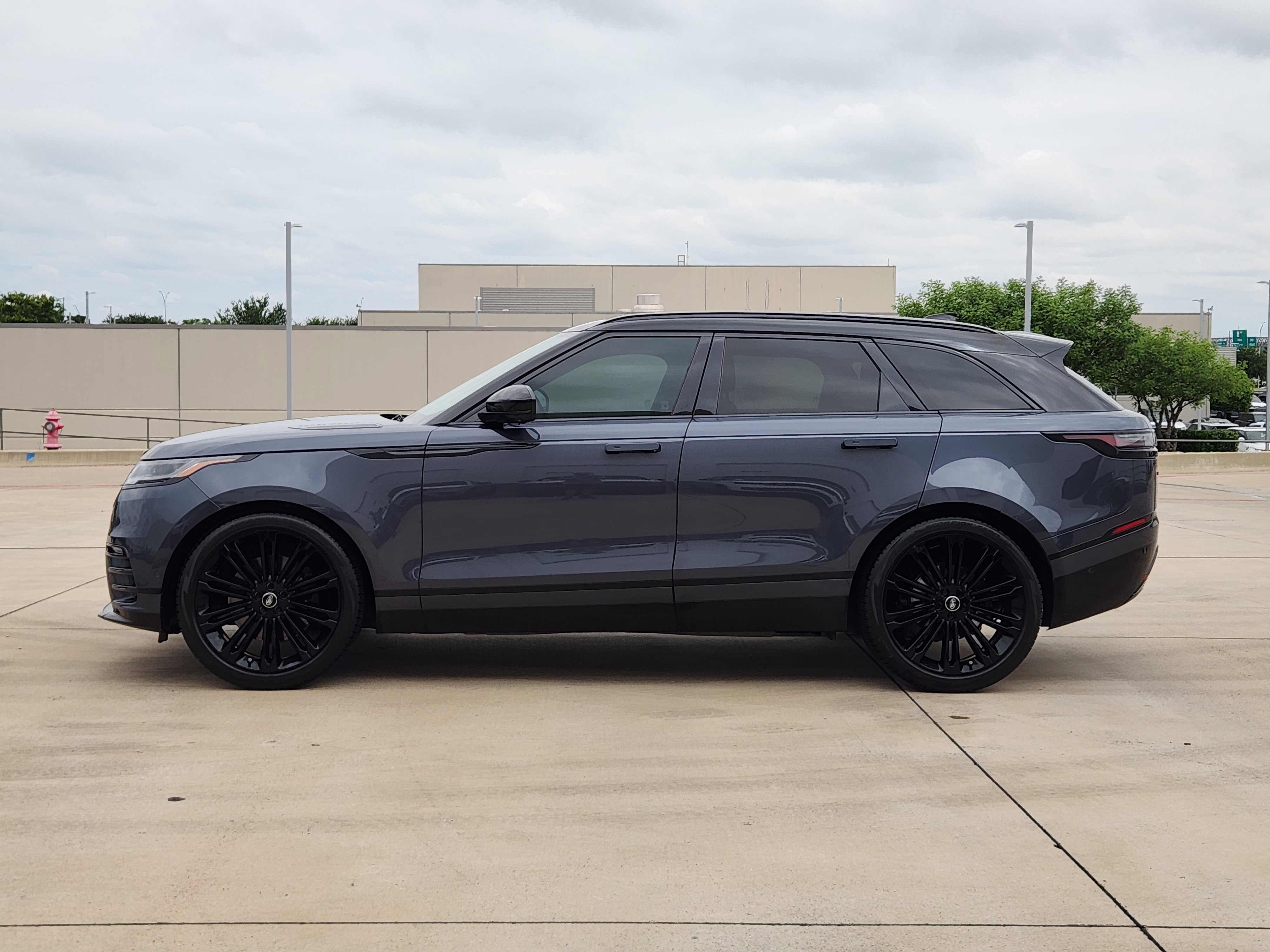 Certified 2026 Land Rover Range Rover Velar Dynamic SE AWD/4WD image 3