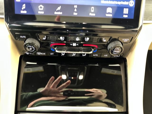 Used 2023 Jeep Grand Cherokee 4WD 4xe w/ Luxury Tech Group II image 23