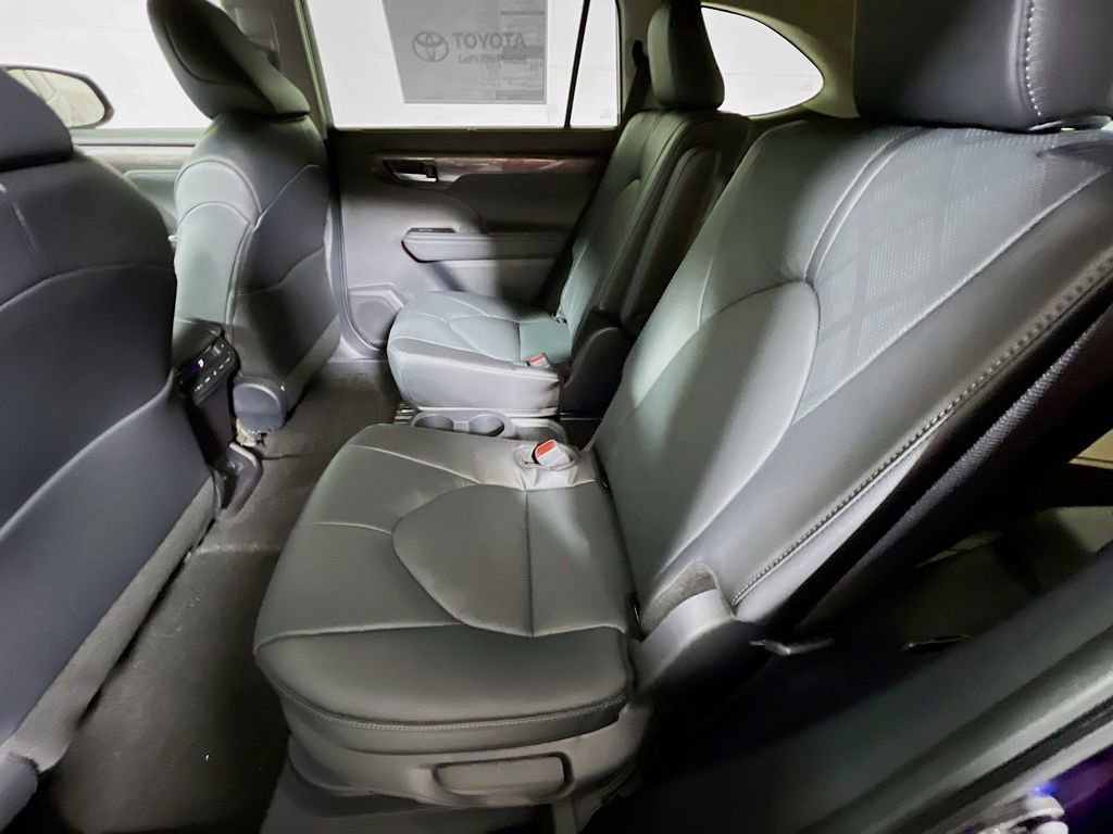 Certified 2026 Toyota Highlander Platinum image 22