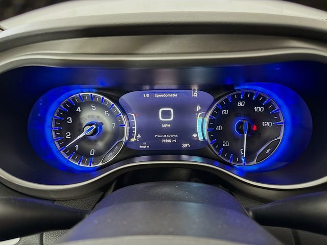 Used 2023 Chrysler Pacifica Touring-L image 12