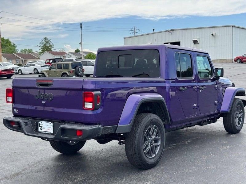 New 2026 Jeep Gladiator Sport AWD/4WD image 3