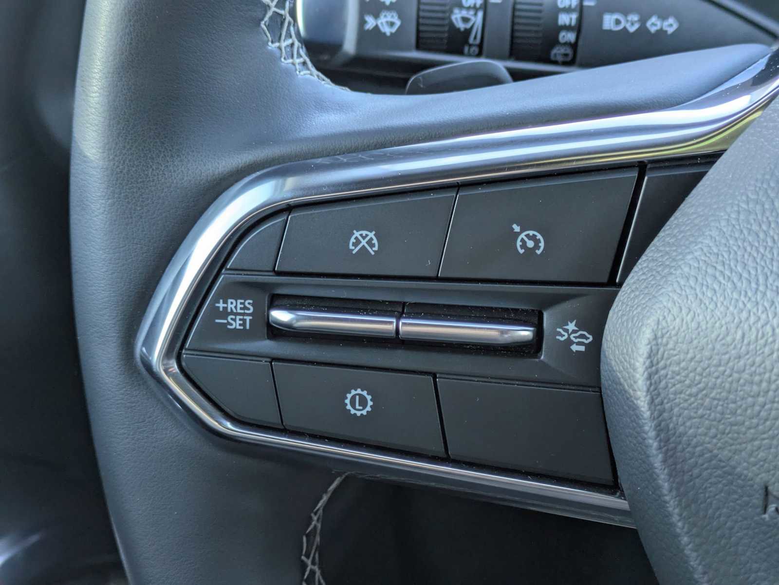 Used 2025 Chevrolet Traverse LT w/ Midnight/Sport Edition AWD/4WD image 23