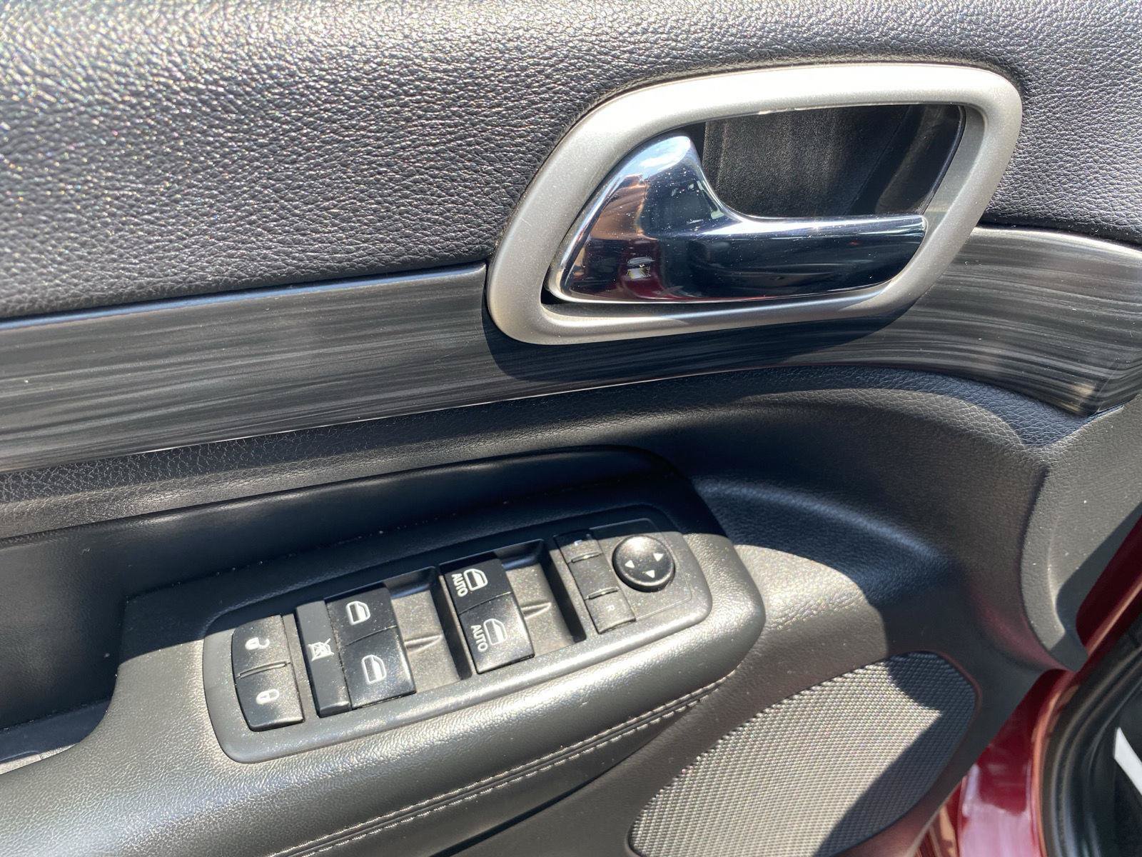 Used 2019 Jeep Grand Cherokee Altitude AWD/4WD image 13