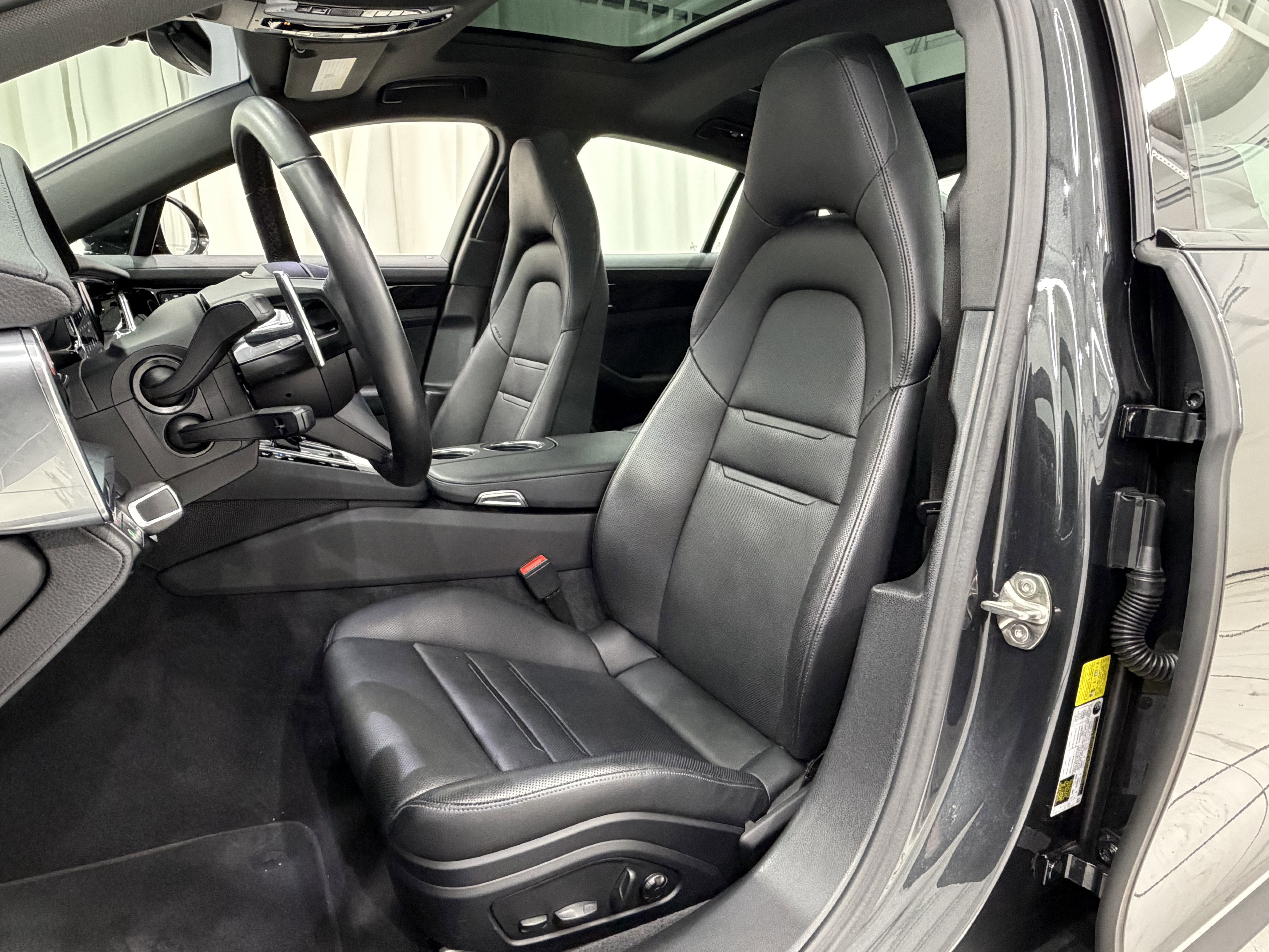 Certified 2023 Porsche Panamera 4 image 30