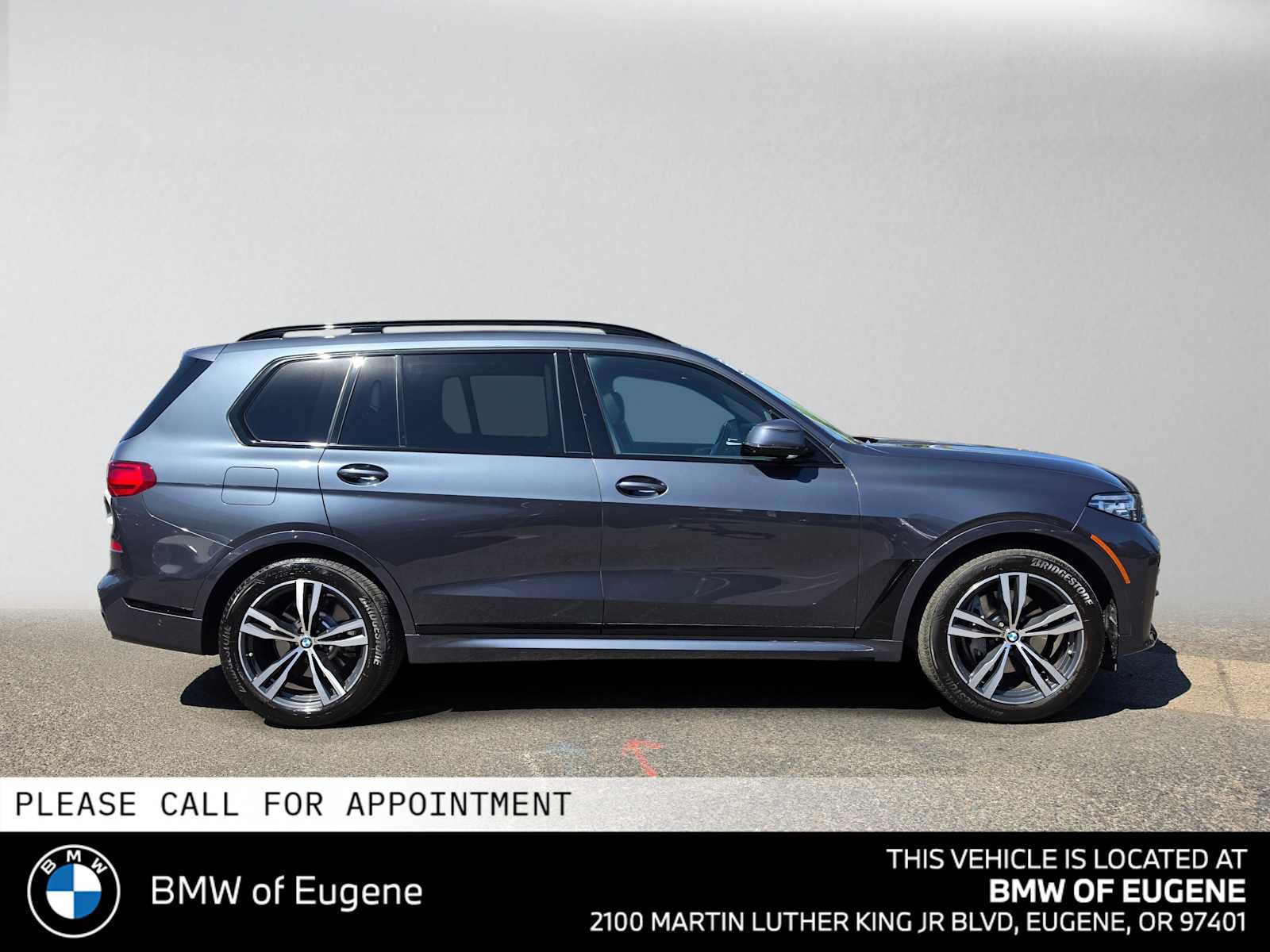 Used 2022 BMW X7 xDrive40i w/ M Sport Package AWD/4WD image 2