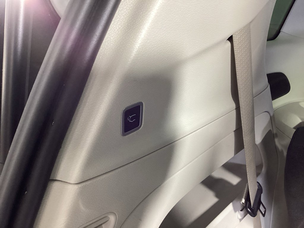 Used 2024 Chrysler Pacifica Touring-L image 33