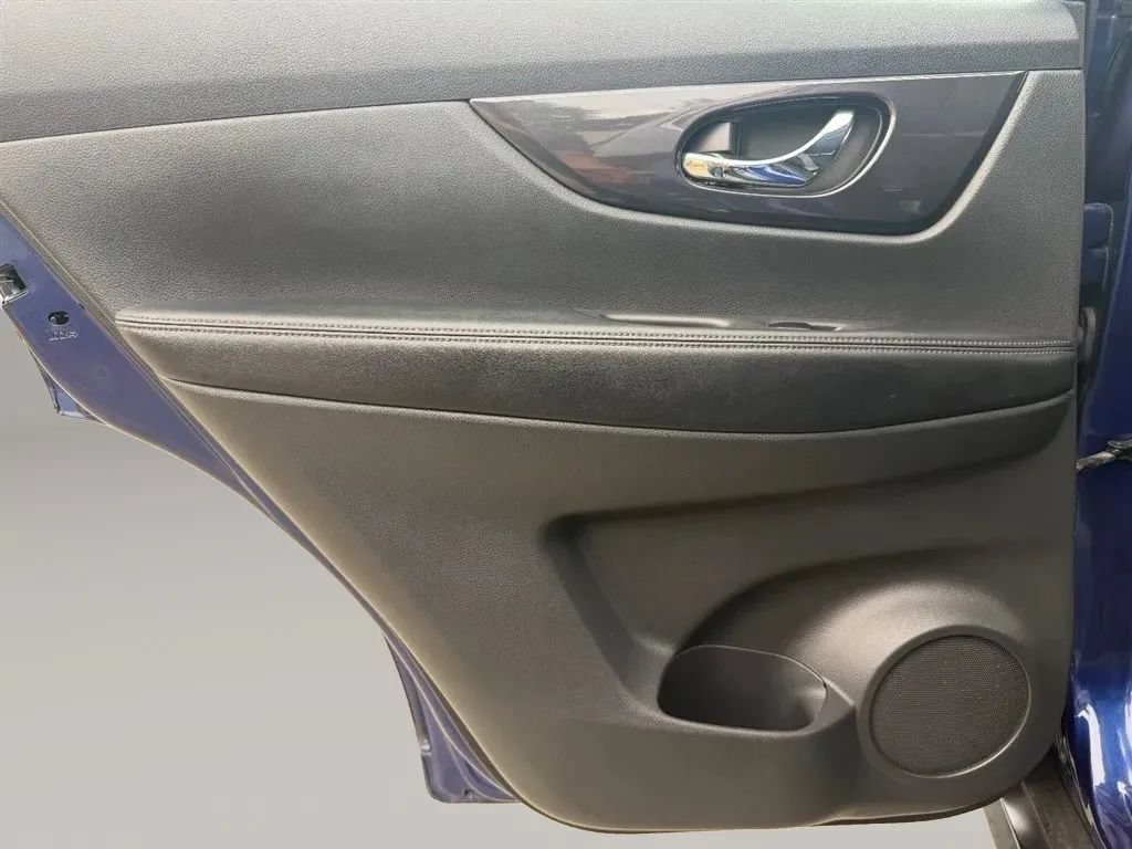 Used 2018 Nissan Rogue S FWD image 25