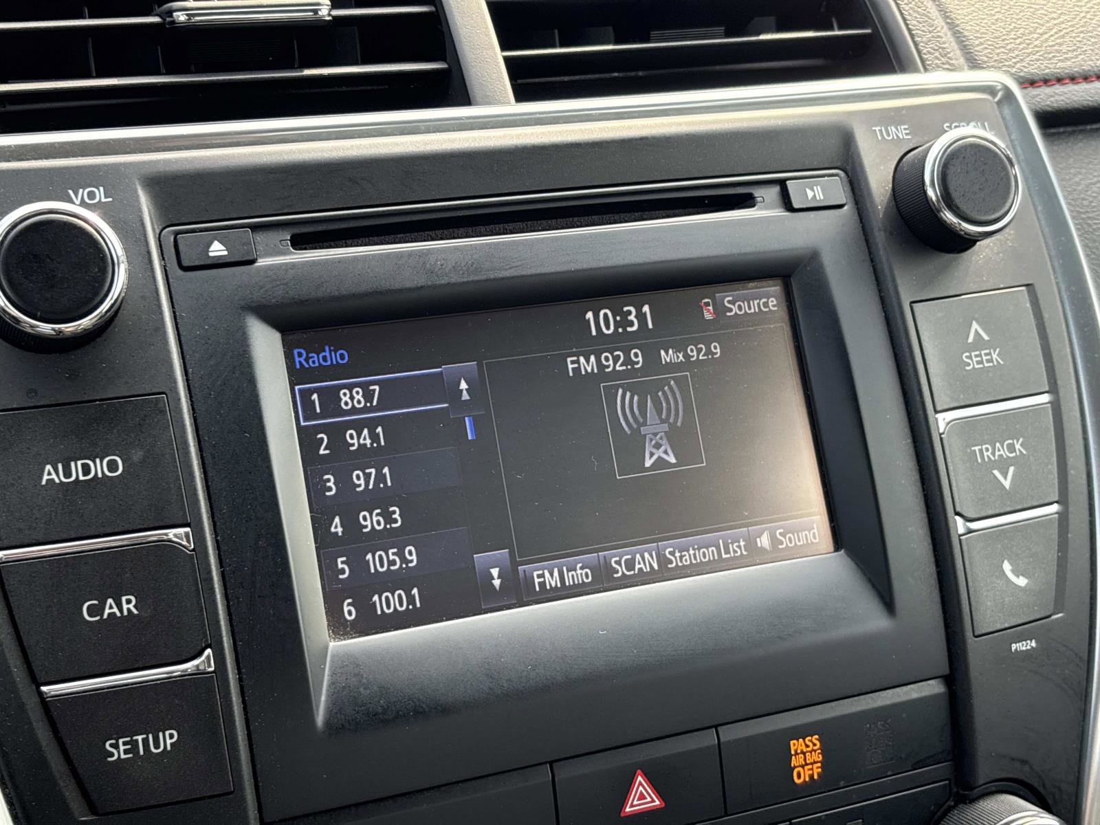 Used 2016 Toyota Camry SE image 22