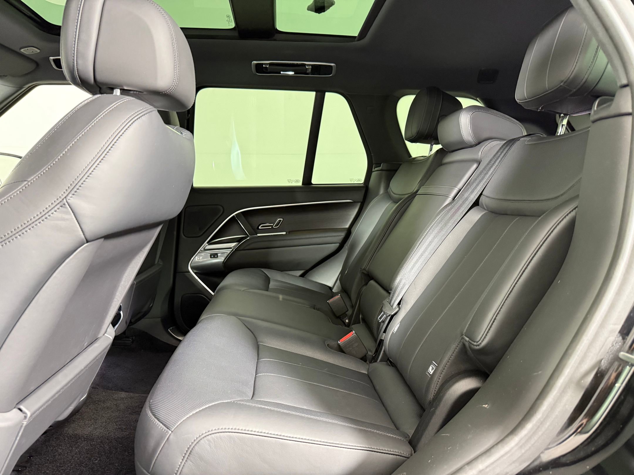 Used 2024 Land Rover Range Rover SE AWD/4WD image 14