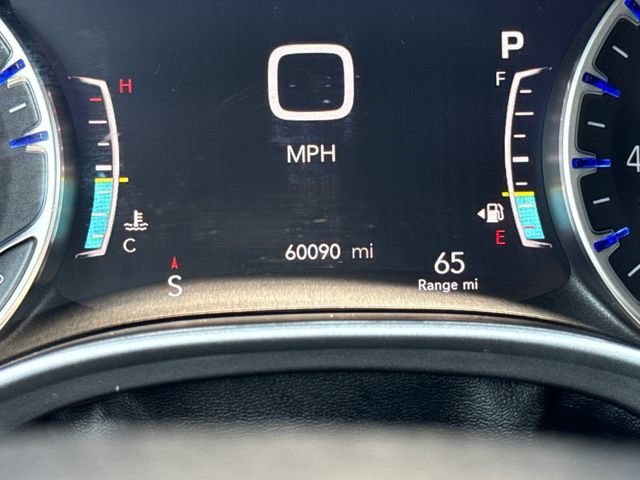 Used 2024 Chrysler Pacifica Touring-L FWD image 21