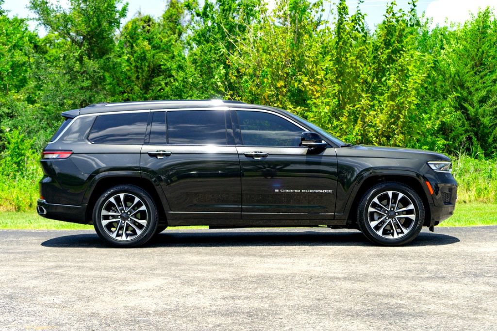 Used 2023 Jeep Grand Cherokee L Overland w/ Advanced Protech Group III AWD/4WD image 6