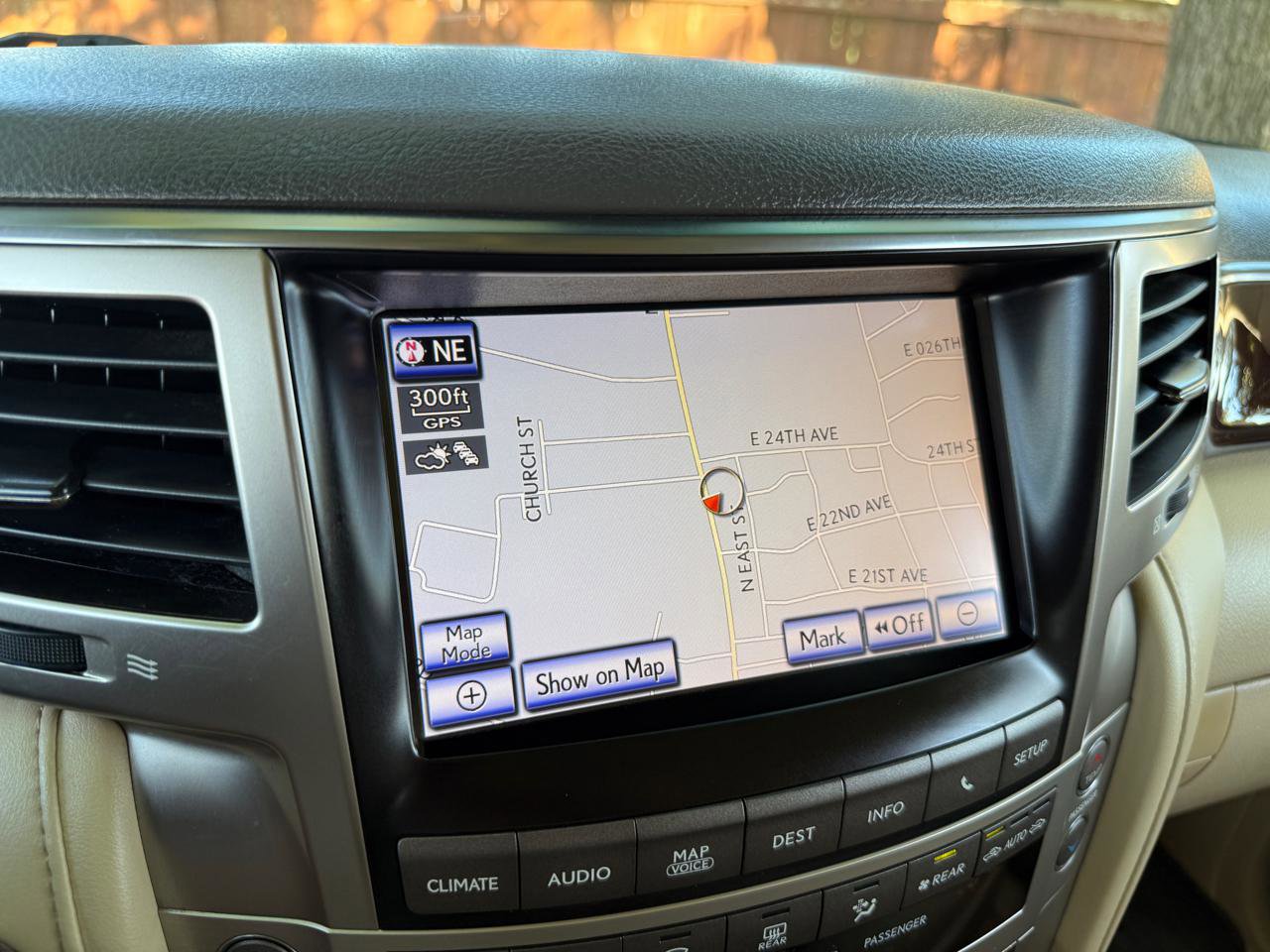 Used 2013 Lexus LX 570 4WD w/ Luxury Pkg image 16