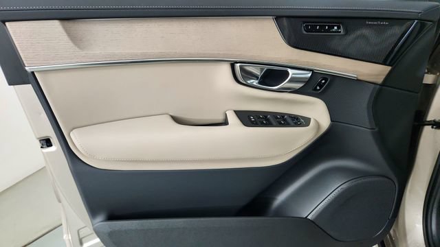 New 2026 Volvo XC90 T8 Plus w/ Protection Package Premier AWD/4WD image 9