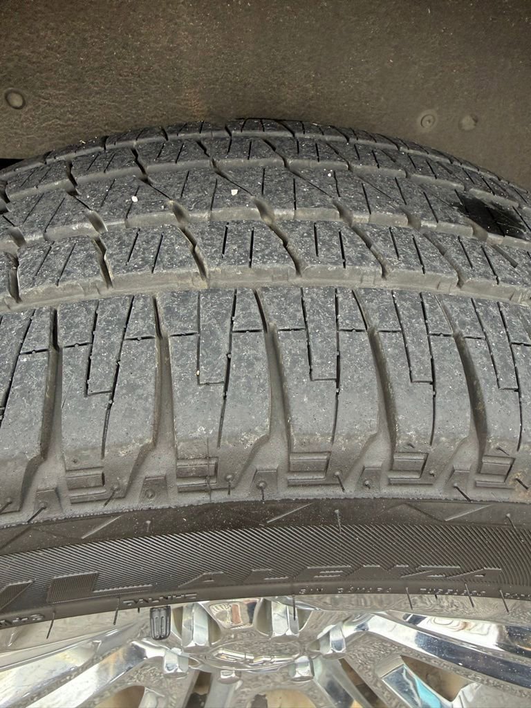 Used 2020 GMC Yukon XL SLT w/ Premium Edition image 23