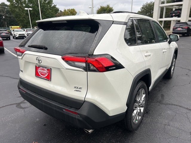Used 2021 Toyota RAV4 XLE Premium image 5