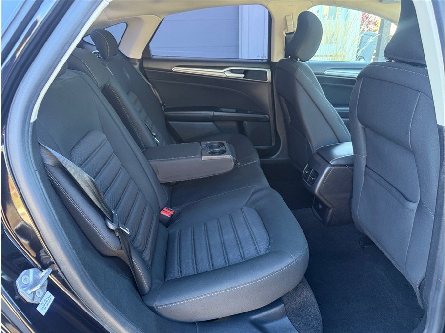 Used 2019 Ford Fusion SE FWD image 33