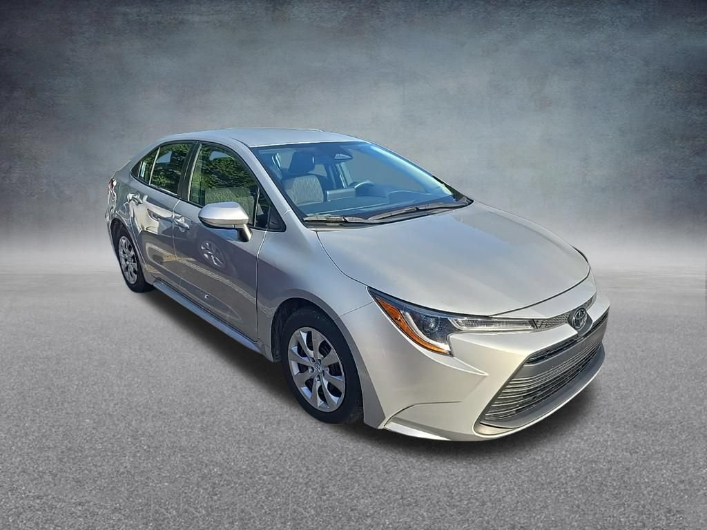Used 2025 Toyota Corolla LE FWD image 2