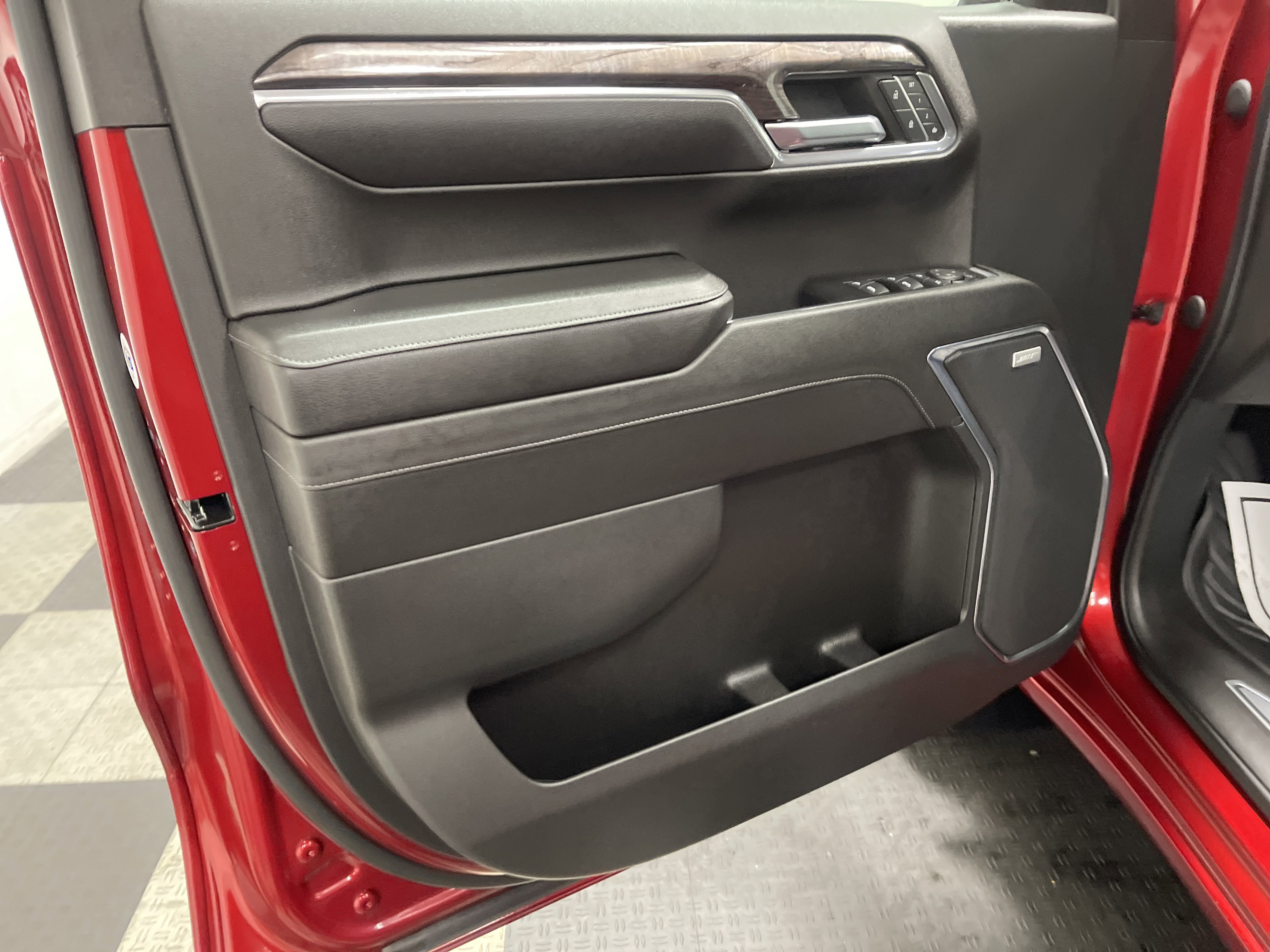 Used 2023 Chevrolet Silverado 1500 LTZ w/ LTZ Premium Package AWD/4WD image 10