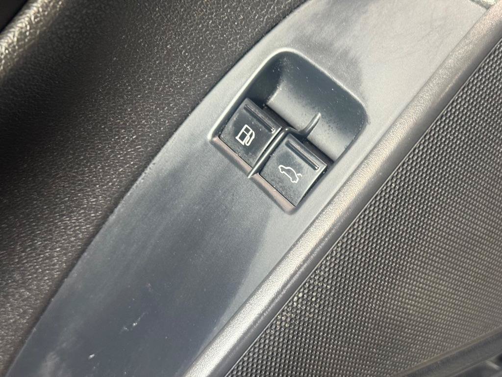 Used 2012 Volkswagen Eos Komfort FWD image 19