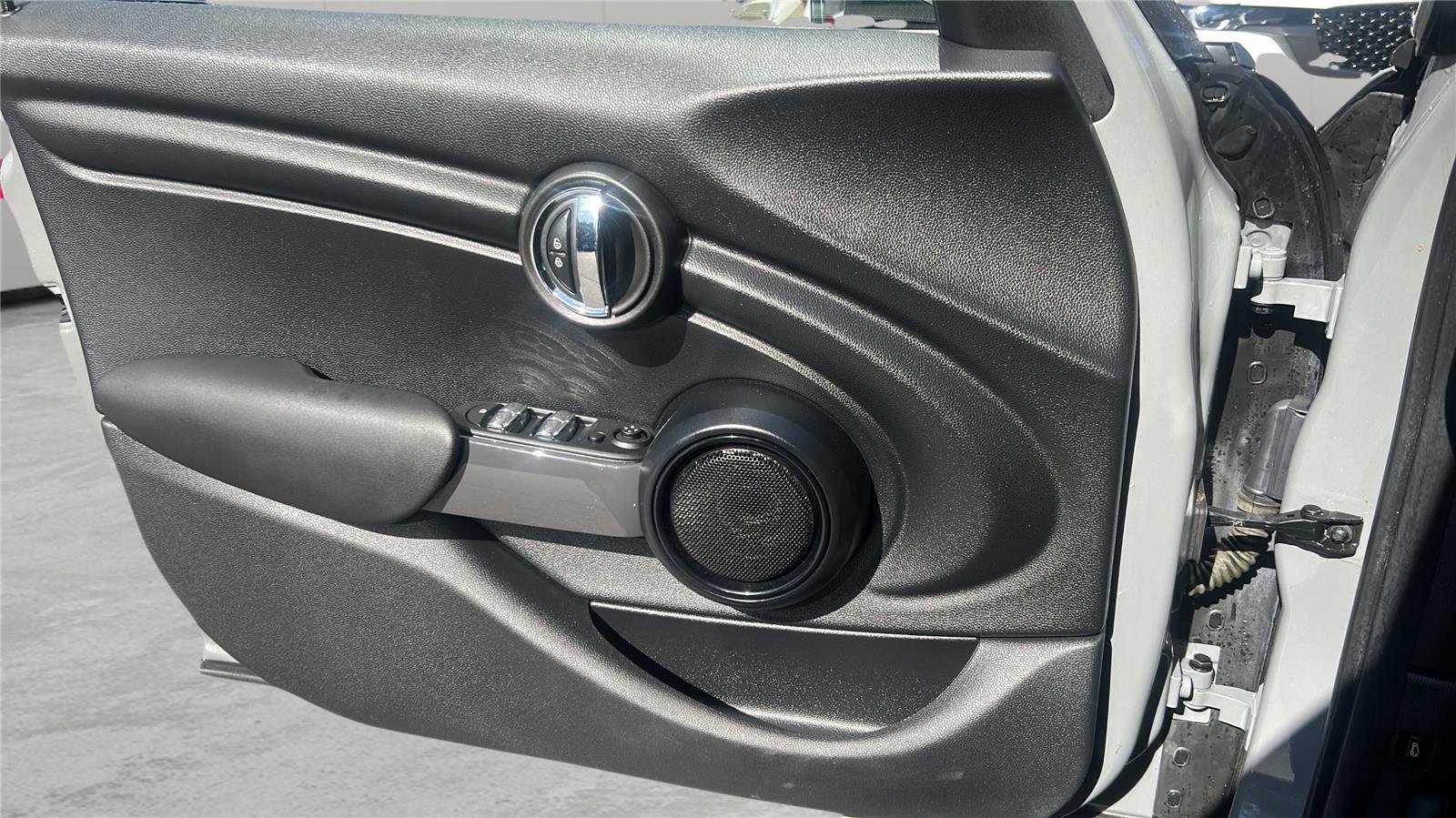 Used 2021 MINI Cooper 4-Door Hardtop image 12