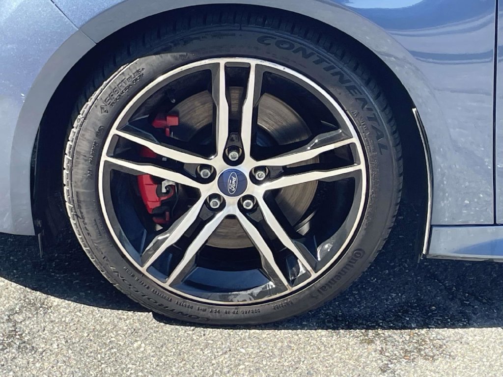 Used 2018 Ford Focus ST w/ Equipment Group 402A FWD image 11