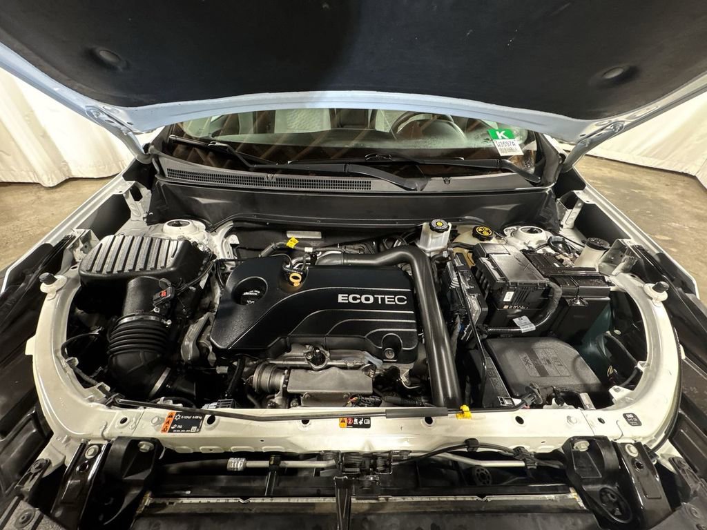 Used 2019 Chevrolet Equinox LS image 32