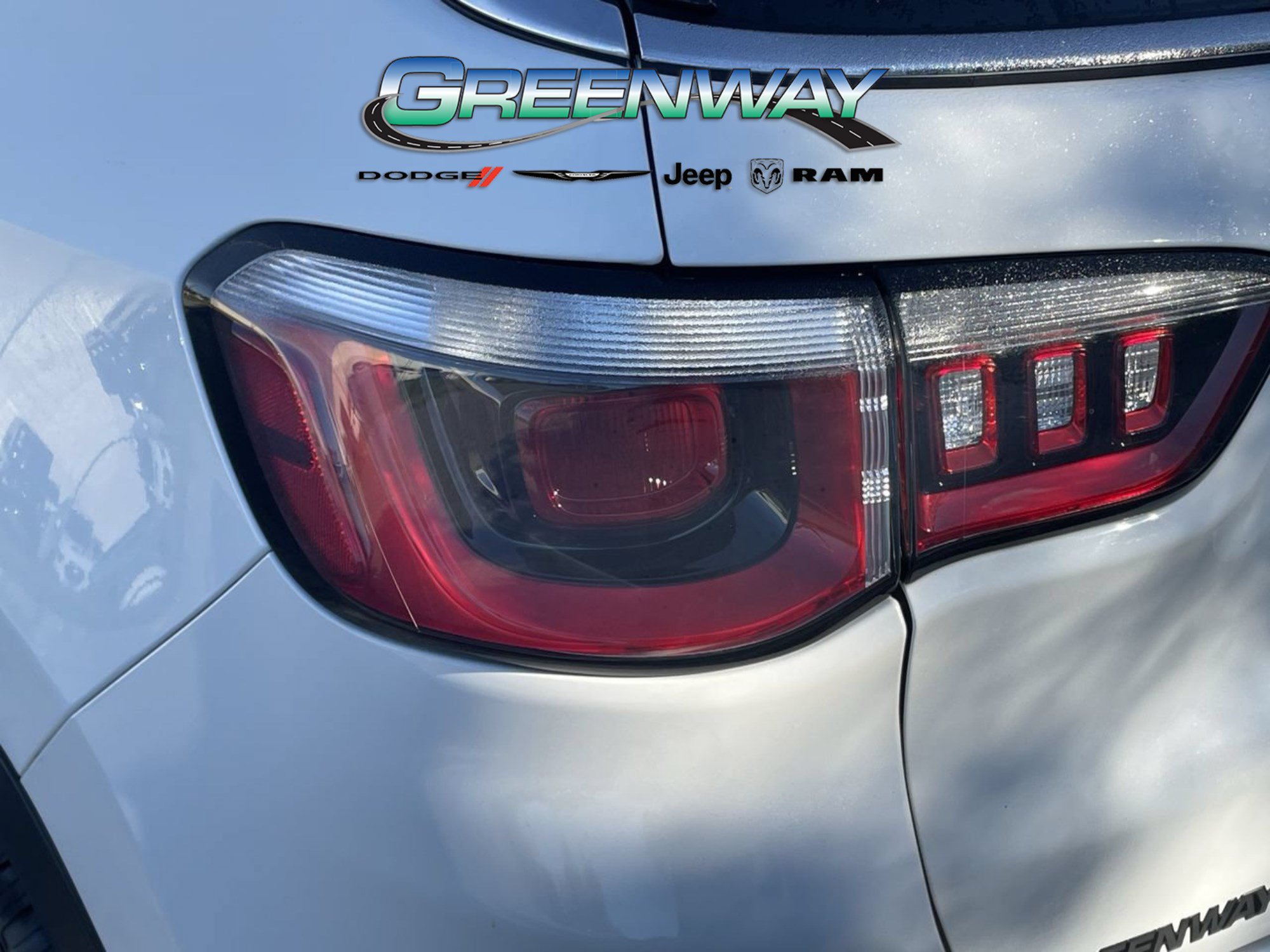 Used 2017 Jeep Compass Latitude w/ Popular Equipment Group FWD image 7