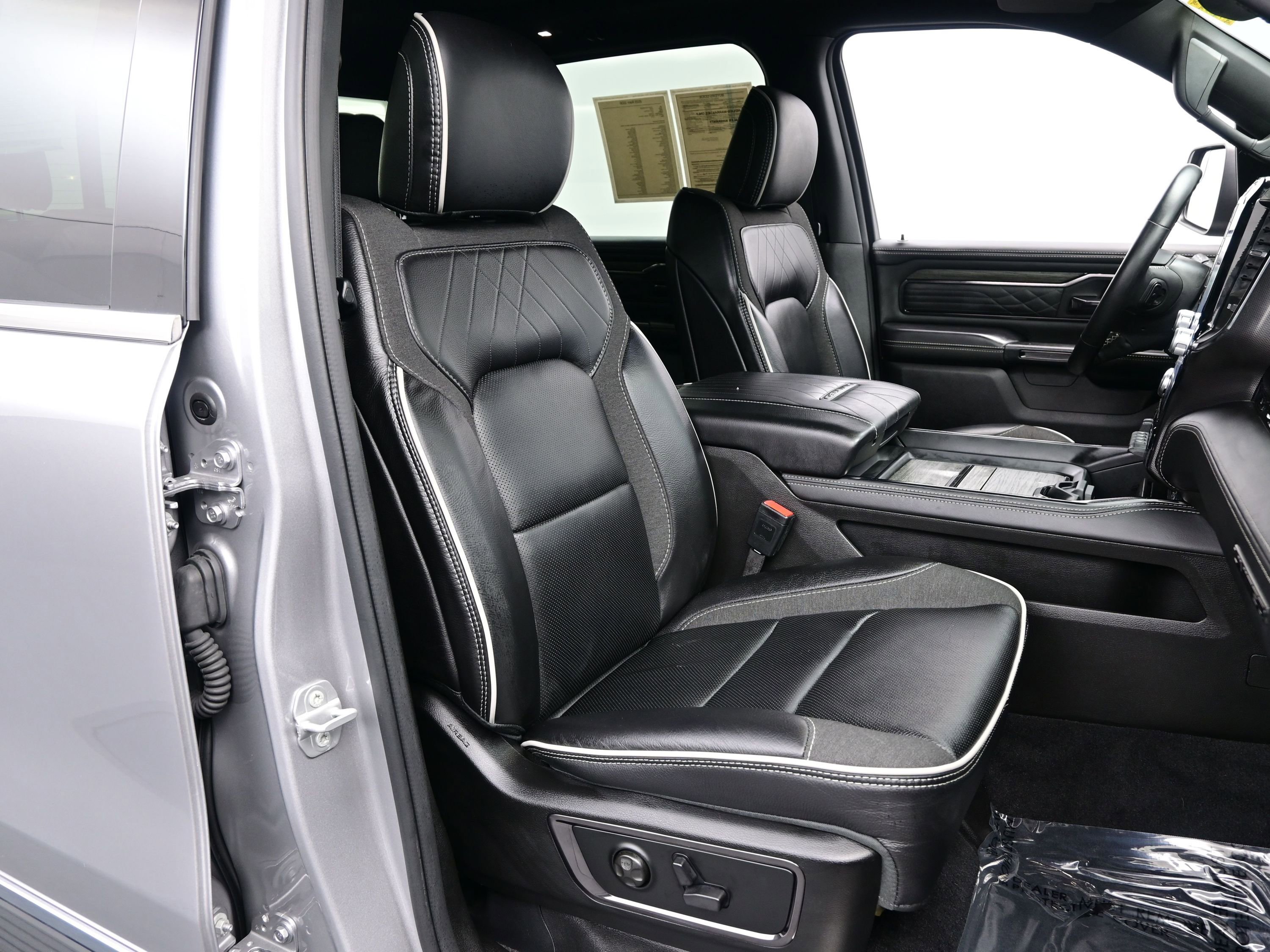 Used 2025 RAM 1500 Limited image 14