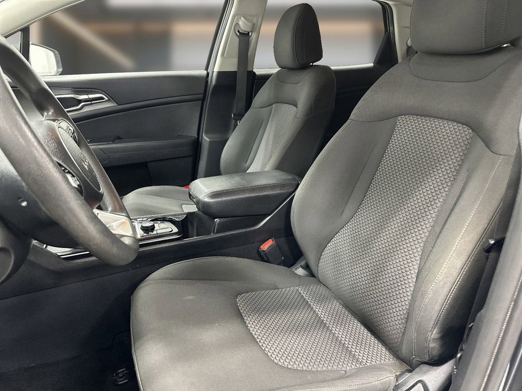 Used 2023 Kia Sportage LX image 7