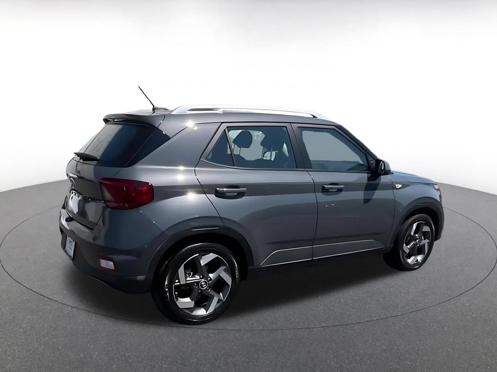 Used 2026 Hyundai Venue SEL FWD image 15