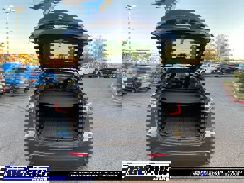 Used 2025 Tesla Model Y Long Range image 18