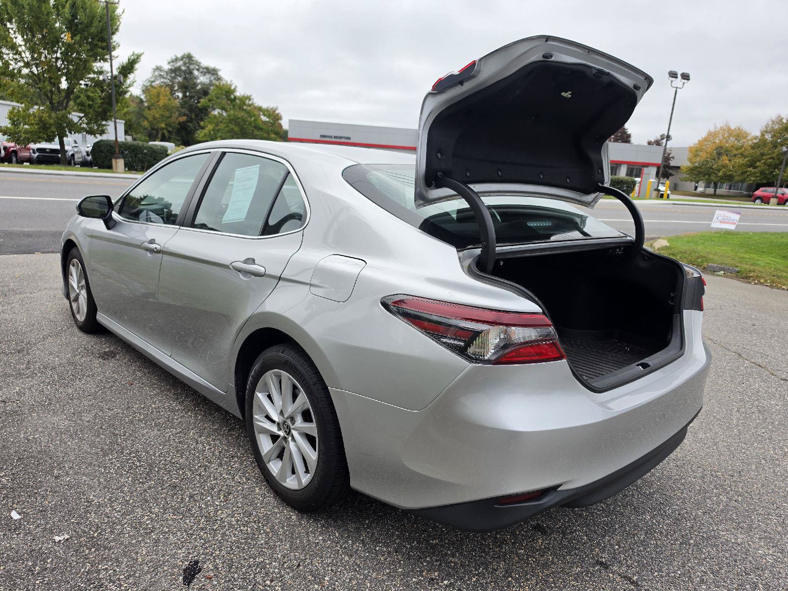 Used 2022 Toyota Camry LE AWD/4WD image 10
