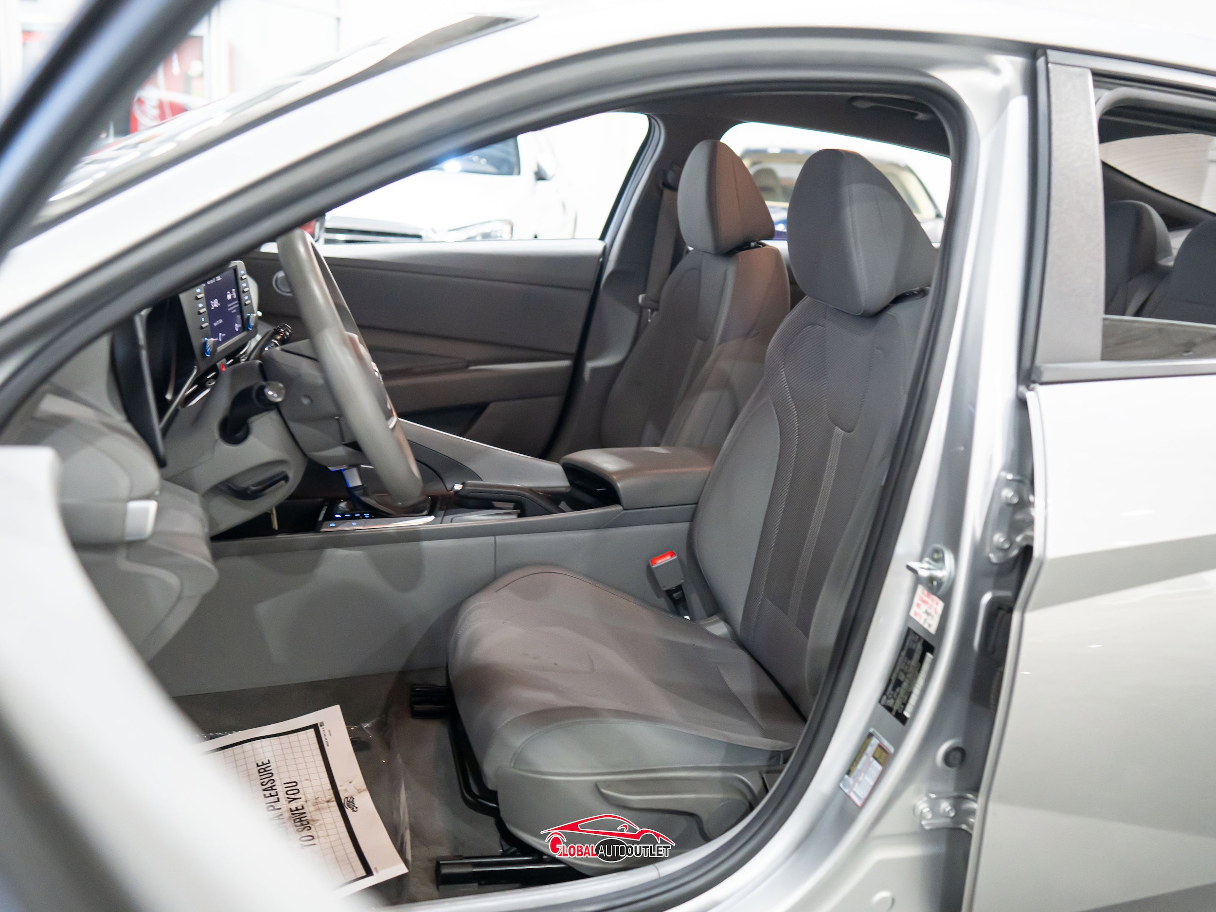 Used 2021 Hyundai Elantra SE FWD image 16