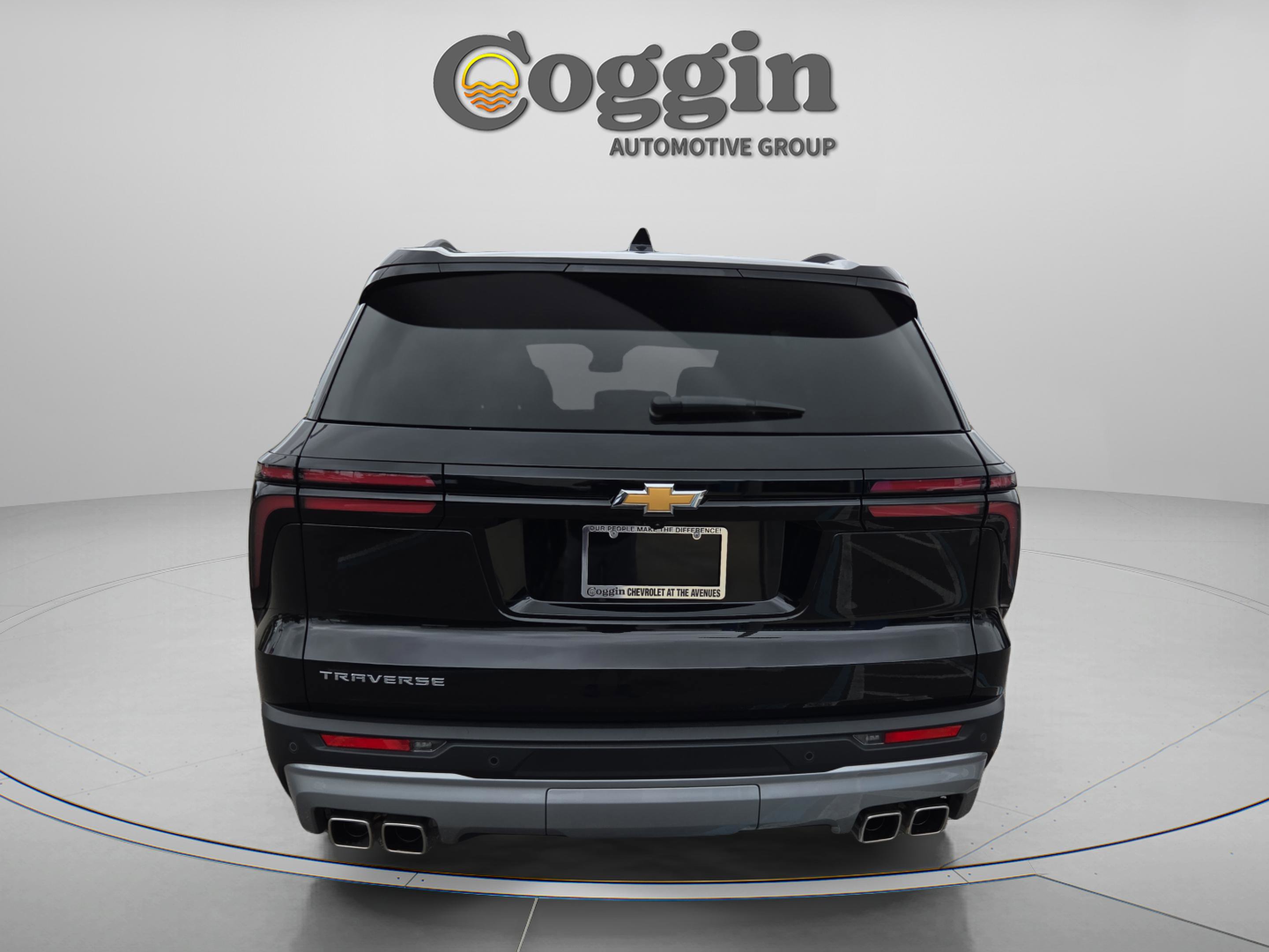 Used 2025 Chevrolet Traverse LT w/ Driver Confidence Package FWD image 4