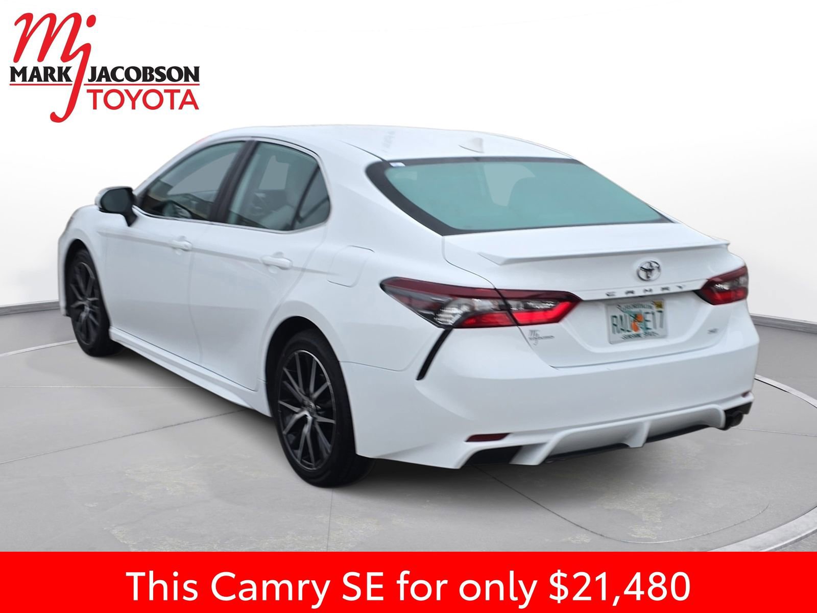 Used 2024 Toyota Camry SE image 13