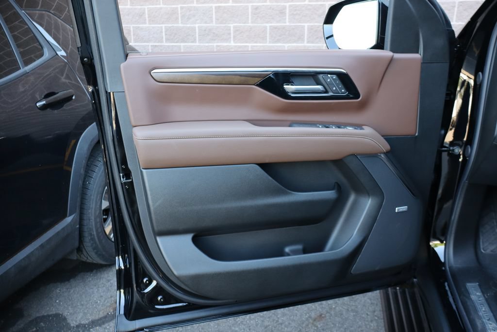 New 2026 Chevrolet Tahoe High Country AWD/4WD image 13