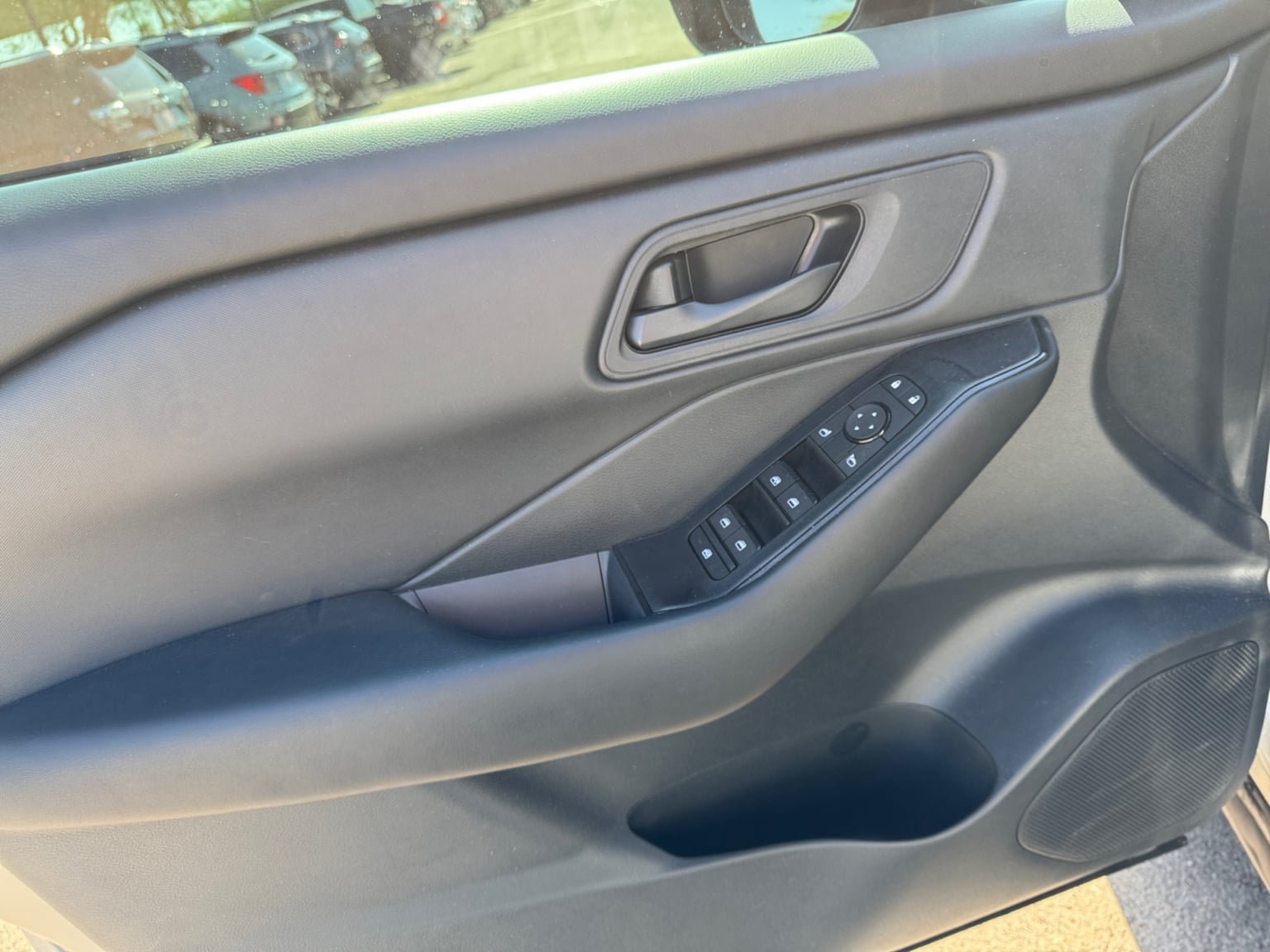 Used 2025 Nissan Rogue S AWD/4WD image 11