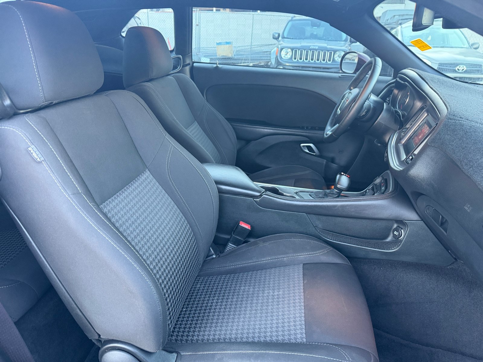 Used 2017 Dodge Challenger SXT RWD image 29