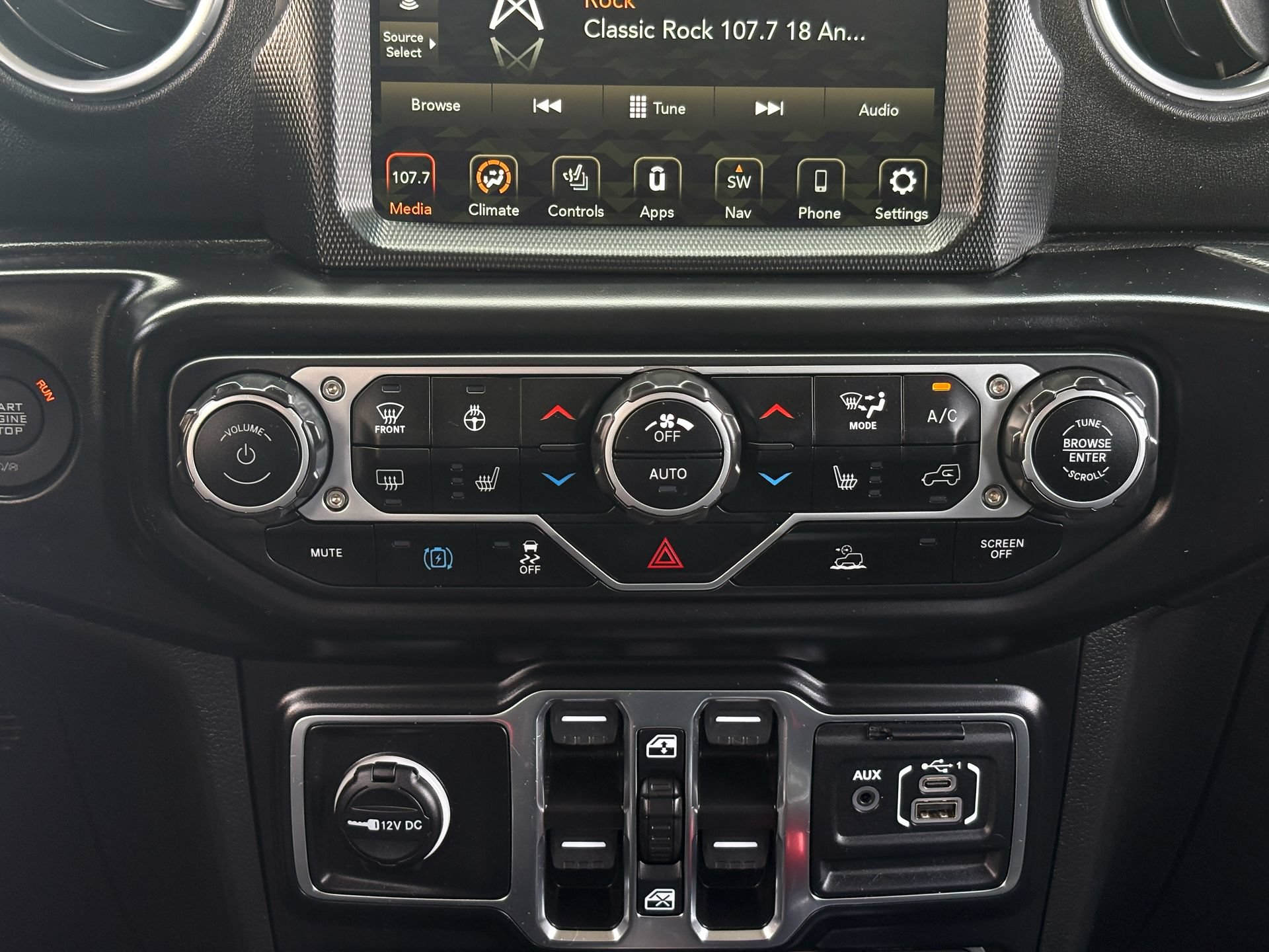 Used 2023 Jeep Wrangler Unlimited Sahara w/ Cold Weather Group AWD/4WD image 18