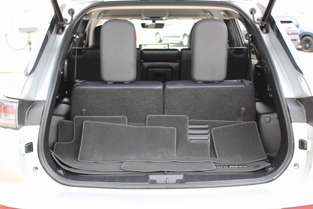 Used 2025 Mitsubishi Outlander SE image 30