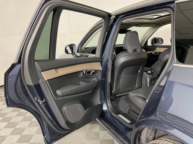New 2026 Volvo XC90 T8 Plus image 32