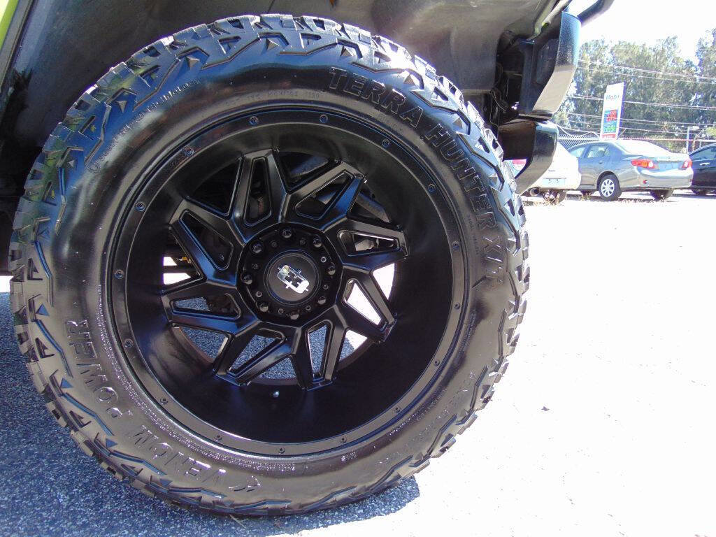 Used 2004 HUMMER H2 w/ Preferred Equipment Group image 20