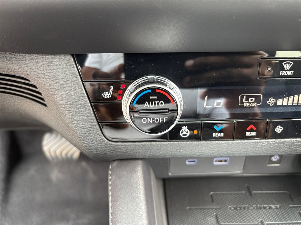 New 2025 Mitsubishi Outlander SEL image 6