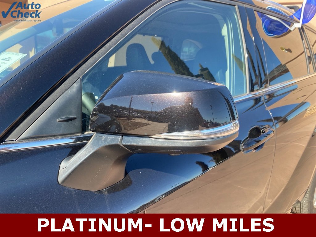 Used 2022 Toyota Highlander Platinum image 4