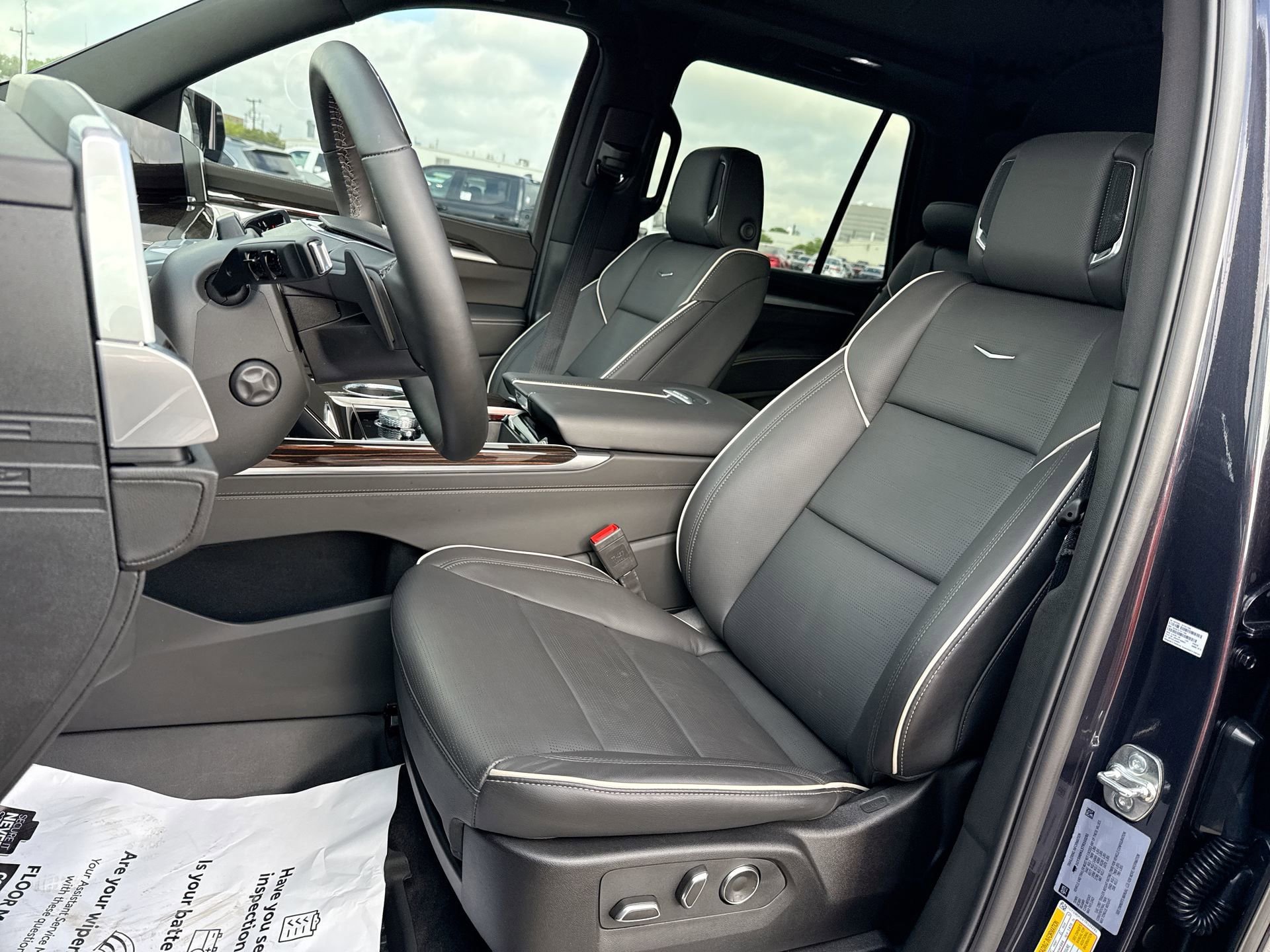 Used 2026 Cadillac Escalade Luxury w/ LPO, Floor Liner Package AWD/4WD image 13