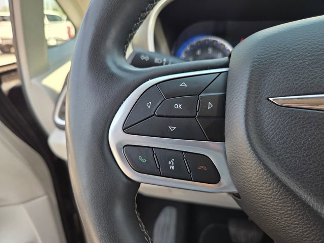 Used 2023 Chrysler Pacifica Touring-L FWD image 24