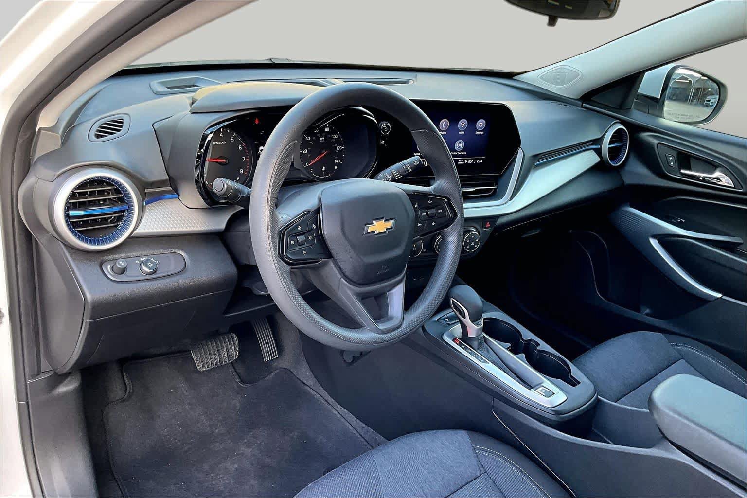 Used 2024 Chevrolet Trax LS w/ LS Convenience Package FWD image 21